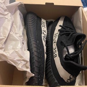 YEEZY BOOST 350 V2 Oreo size 8
